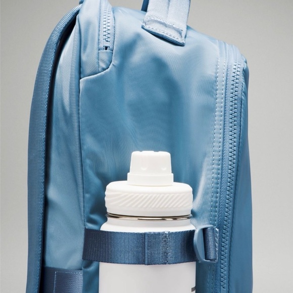 Lululemon Crew 22L Blue Backpack - Picture 4 of 12
